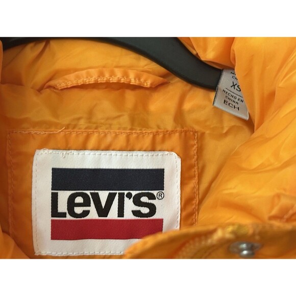 NEW Levi's Womens Size XS Apricot Orange Box Quilt Puffer Vest Down Alternative - Picture 10 of 12